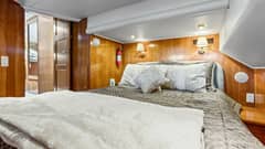 2001 Navigator 4800 "Maggie B" photo 9