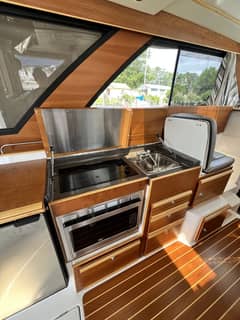 2023 Cutwater 32 Coupe photo 5