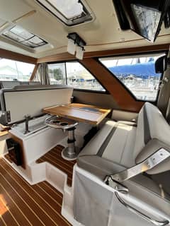 2023 Cutwater 32 Coupe photo 6