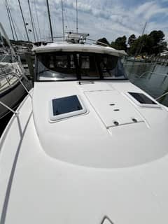 2023 Cutwater 32 Coupe photo 3