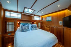 2020 Sabre 48 Salon Express "Eagle Eye" photo 5