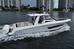 2020 Boston Whaler 420 Outrage photo 2