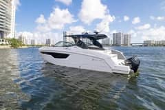 2021 Cruisers Yachts photo 7