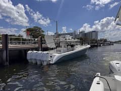 2016 Everglades 435 CC photo 4