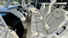 2021 Regal 33 SAV photo 4