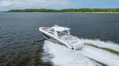 2017 Boston Whaler 420 Outrage "Leslie Ann" photo 3