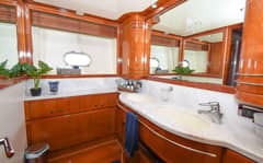 2006 Ferretti Yachts 881 photo 9