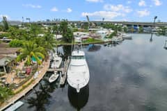 1998 Hatteras 82 Convertible "BELLISSIMA" photo 7