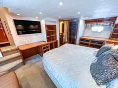 2007 Hatteras 68 Convertible photo 8