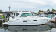 2012 Cruisers Yachts 48 Cantius photo 1