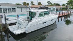 2012 Cruisers Yachts 48 Cantius photo 3