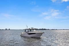 2022 Boston Whaler 405 Conquest "Lobo Del Mar II" photo 6