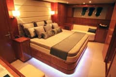 2027 Johnson Flybridge w/Hydraulic Platform "JOHNSON 83 FLYBRIDGE" photo 6