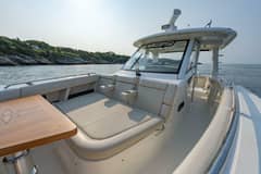 2019 Boston Whaler 350 EX Realm "BLUE SKIES" photo 5