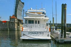 2002 Grand Alaskan Flushdeck "Symmetry" photo 2