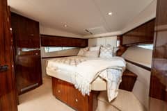 2022 Riviera 4800 Sport Yacht "VENTURES64" photo 4