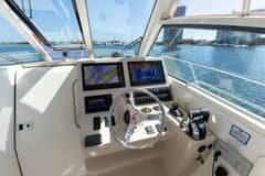 2019 Boston Whaler 345 CONQUEST "No Name" photo 3
