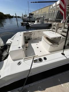 2017 Boston Whaler 330 Outrage "No Name" photo 4