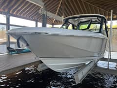 2022 Boston Whaler 320 Vantage "Offshore Investment" photo 2