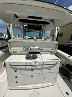 2017 Boston Whaler 350 Outrage "T/T HANNAH" photo 9