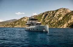 2022 Bering Yachts "LEVANNA" photo 5
