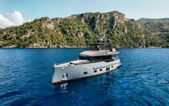 2022 Bering Yachts "LEVANNA" photo 4