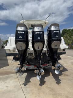 2016 Boston Whaler 350 Outrage "Boomer" photo 2