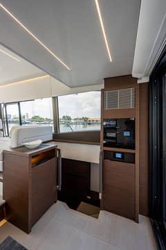 2022 Prestige 520 Fly "Miss K" photo 8