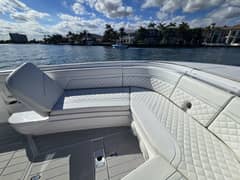 2019 Intrepid 327 photo 9