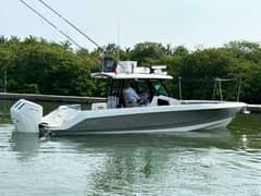 2023 Boston Whaler 360 Outrage photo 1