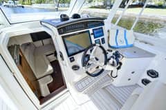 2019 Boston Whaler 350 Realm "350 Realm" photo 7