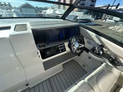 2021 Sea Ray 320 Sundancer photo 3