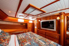 2021 Hinckley Talaria 55 Flybridge MKII "VERA NORTH" photo 9