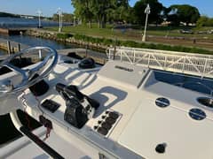 2012 Everglades 350 LX photo 8