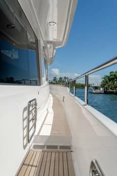 2026 Offshore Yachts photo 9