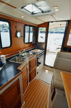 2013 Ranger Tugs R-31 CB "Sweet Pea" photo 4