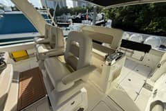 2020 Boston Whaler 420 Outrage photo 9