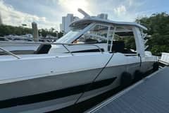 2020 Boston Whaler 420 Outrage photo 3