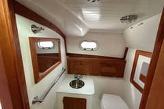 2020 Hunt Yachts Surfhunter 32 "Bonheur" photo 9