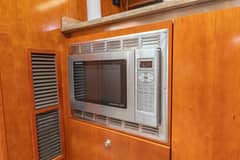 2008 Cruisers Yachts 460 Express "Gracie’s Escape" photo 4