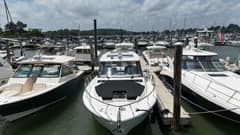 2021 Boston Whaler 405 Conquest photo 7