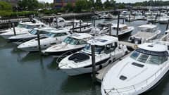 2021 Boston Whaler 405 Conquest photo 8