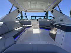 2021 Sea Ray 320 Sundancer photo 3