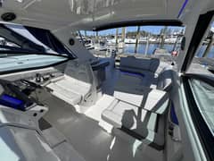 2021 Sea Ray 320 Sundancer photo 5