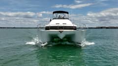 2005 Lagoon Power 43 photo 3