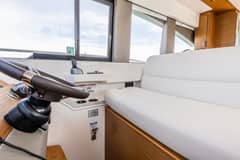 2023 Tiara Yachts 39 Coupe photo 9