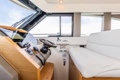 2023 Tiara Yachts 39 Coupe photo 8