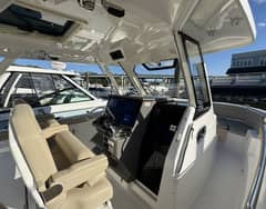 2019 Pursuit S 328 Sport photo 9