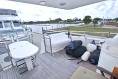 1998 Lazzara Yachts 76 Skylounge Grand Salon "Ohana" photo 8