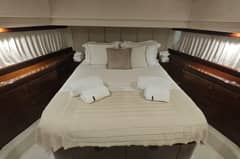 2002 Ferretti Yachts 720 photo 9